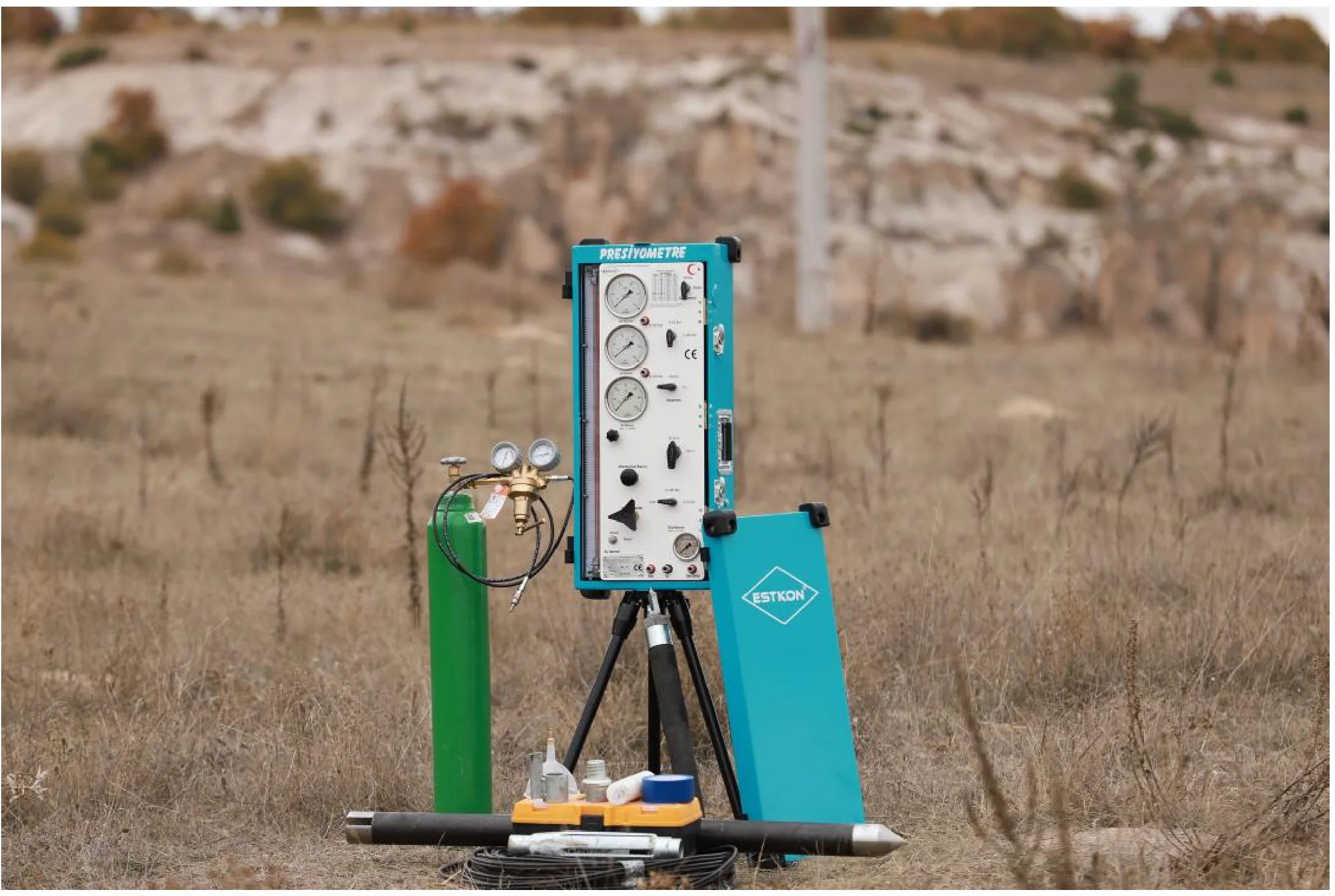 Pressiomètre Ménard ESTKON en cours d’essai pressiométrique sur un site de reconnaissance géotechnique